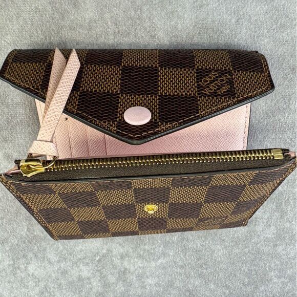 Louis Vuitton Damier Ebene Ballerine Victorine Wallet - Picture 8 of 14